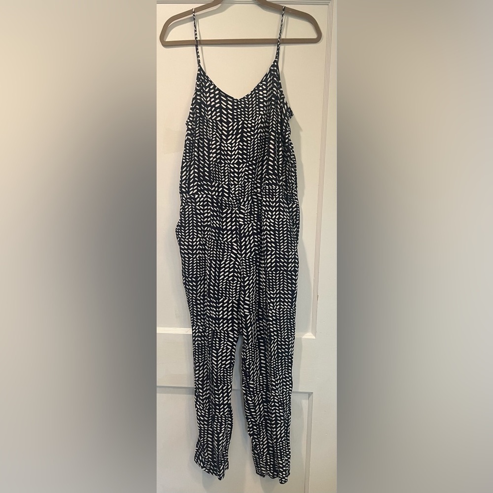 LOFT Navy Blue, White Modern Pattern Relaxed Fit Thin Strap Jumpsuit Size Medium - Picture 3 of 10